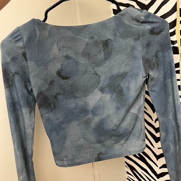 ARITZIA cropped long-sleeve - Picture 2 of 3